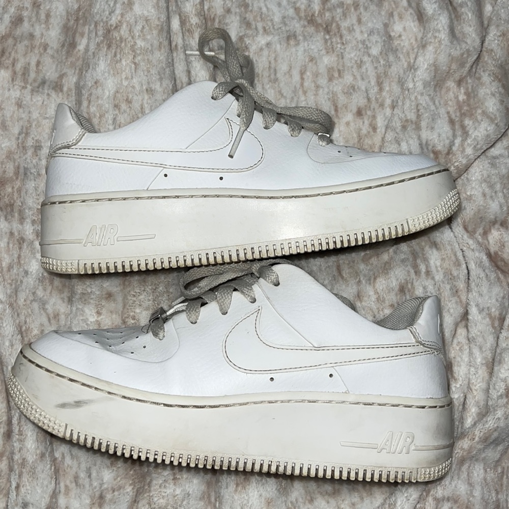 NIKE Air Force 1 Sage Low “Triple White”